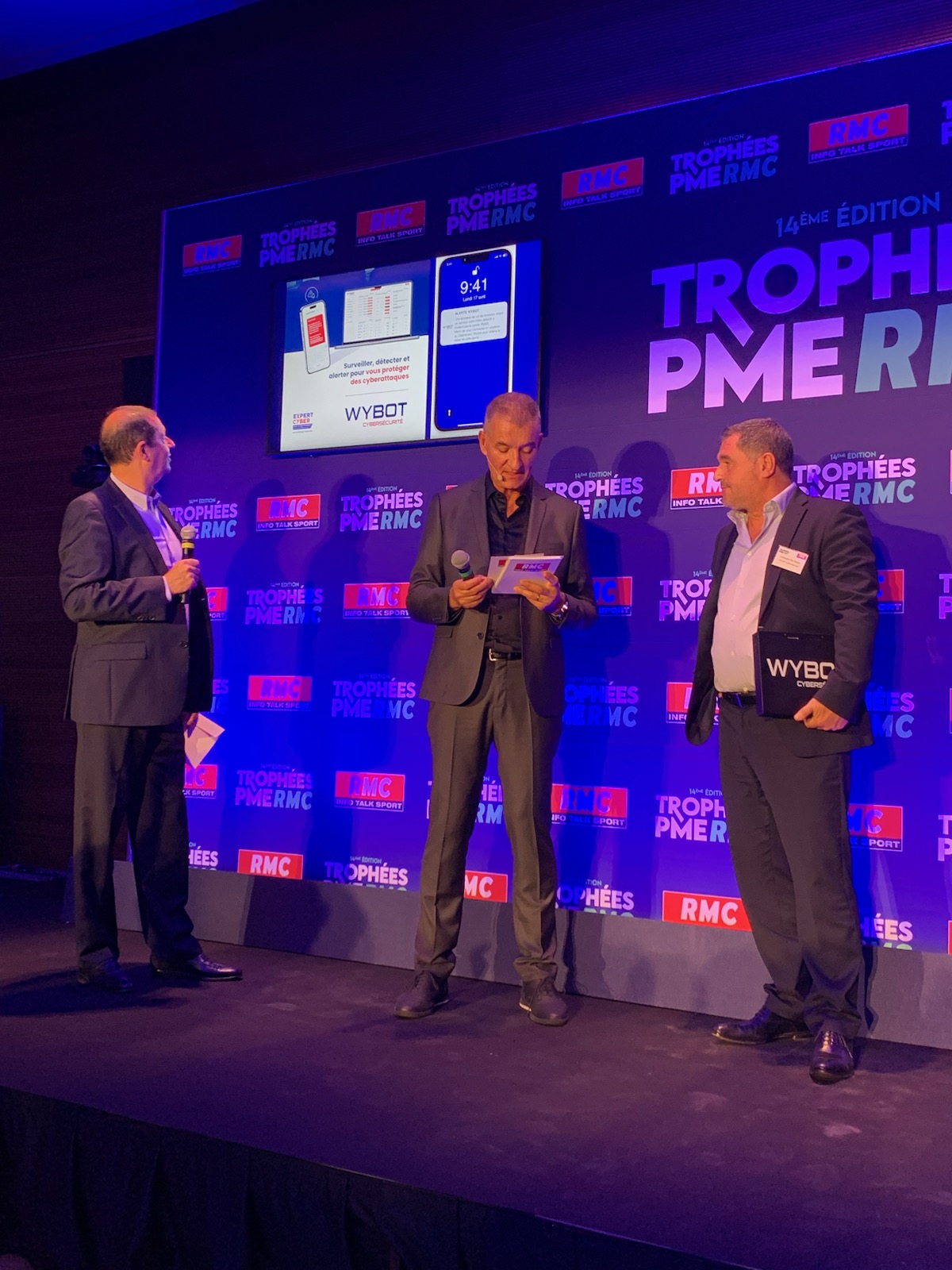 Wybot sur la scène des Trophées PME RMC